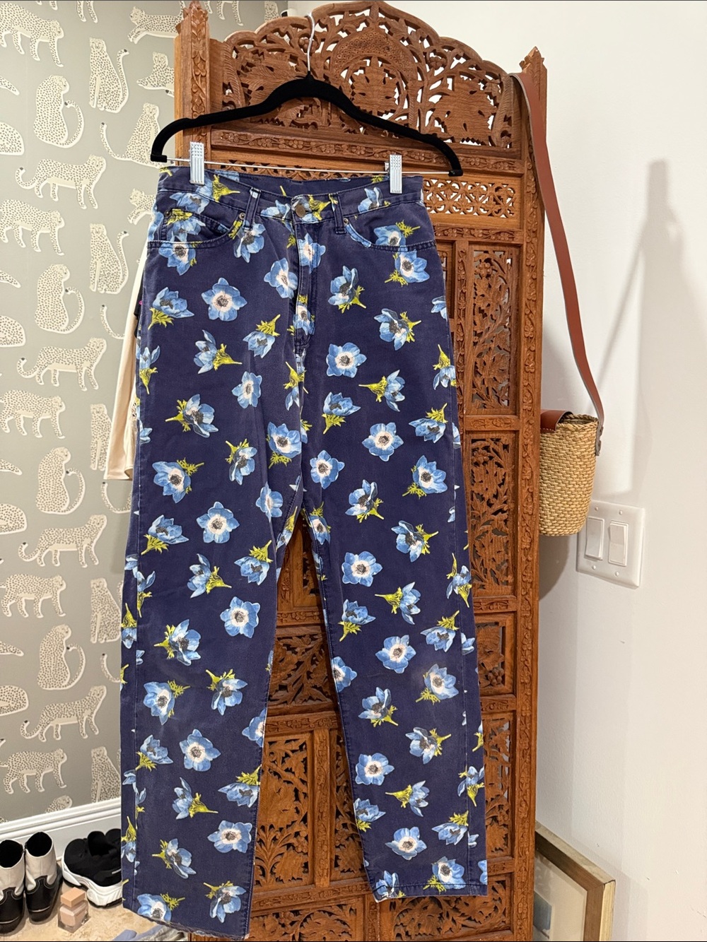 Womens Navy Floral Print Jeans size 30 fits like 28” Parisian small waist